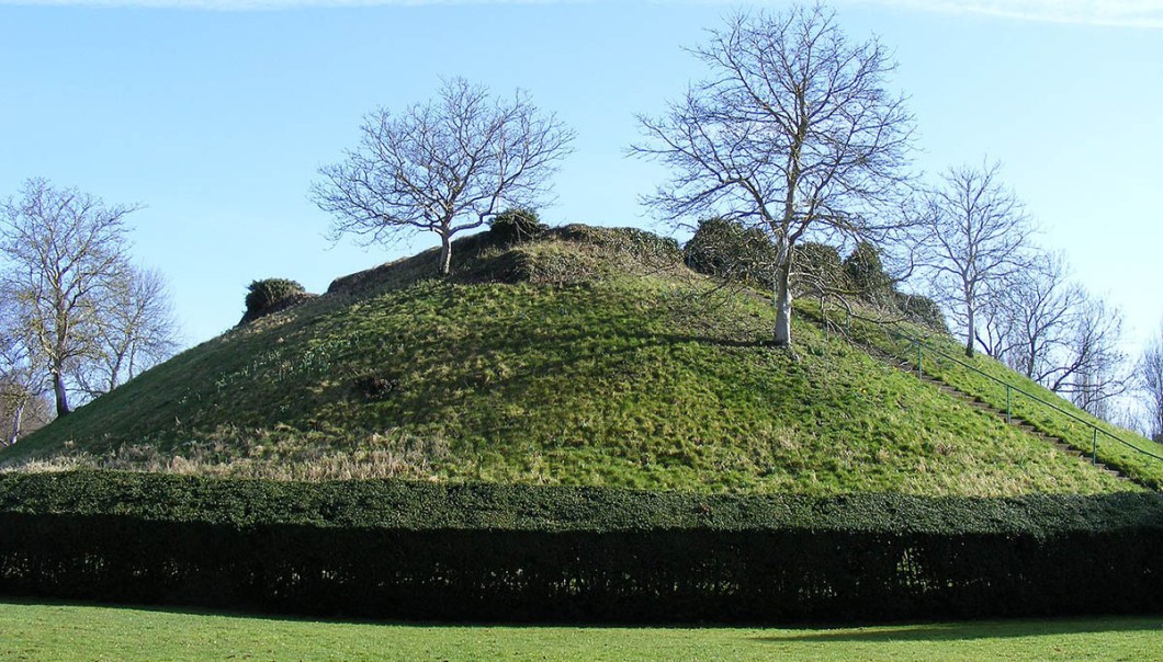 1200px-Waytemore_Castle,_Bishop'_s_Stortford_-_geograph.org.uk_-_1764727